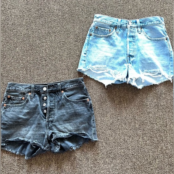 Levi’s cut off denim shorts - Picture 2 of 3